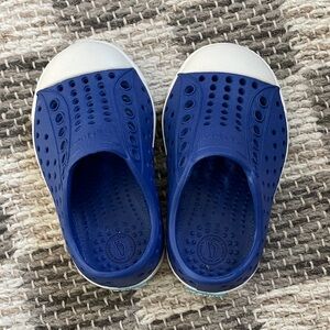 NEW Kids Blue Native Slip-On Shoes, size 4